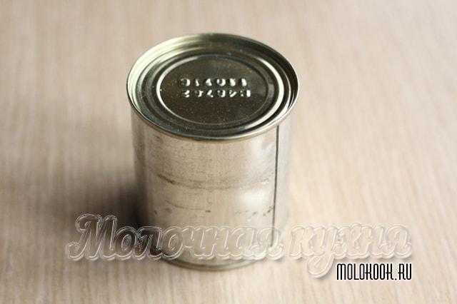 Банка сгущенки без этикетки
