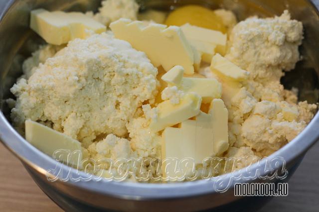 Переложить кусочки в миску