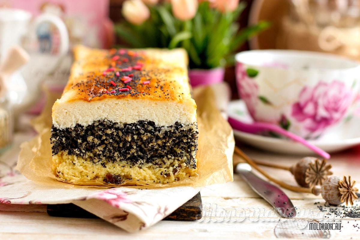 Нежный трехслойный творожник с маковой начинкой