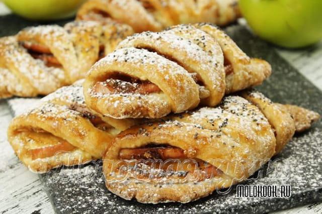 Конвертики с яблоками из творога