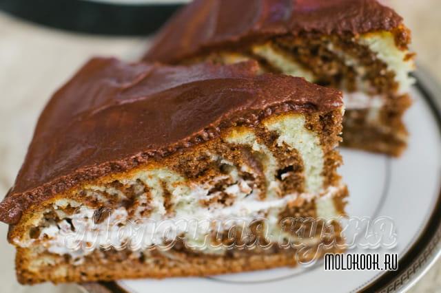 Домашний пирог «Зебра», замешанный на сметане – вкусный и красивый