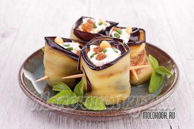 Рулетики, начиненные орехами и сыром брынза