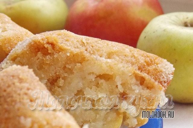 Манник с яблоками