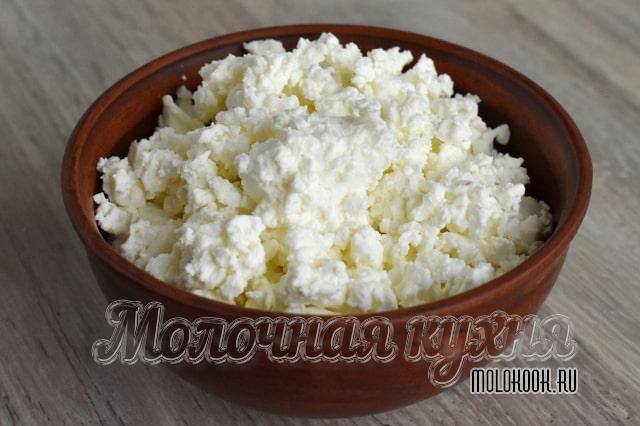 Творог с глубокой миске