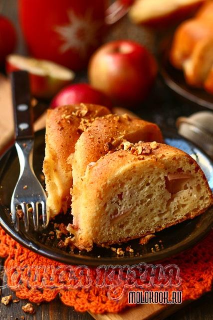 Изумительная шарлотка с яблоками и творогом – пышная и сочная