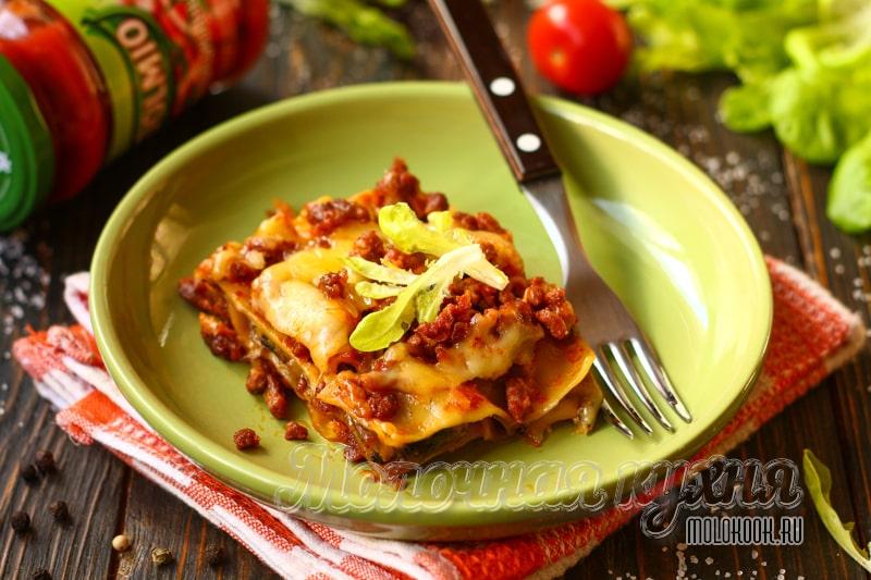 Интересное сочетание – лазанья с мясным фаршем и грибами, запеченная в духовке