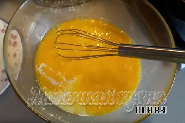 Молоко с куриными яйцами