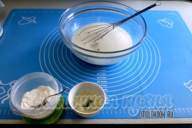 Кефир с яйцом в миске