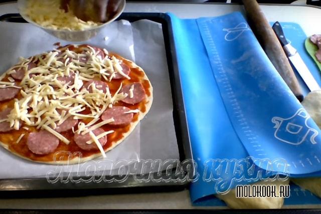 Посыпание сыром