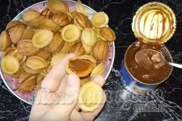 Заполнение сгущенным молоком