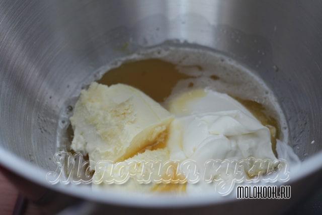 Добавление сметаны с маслом