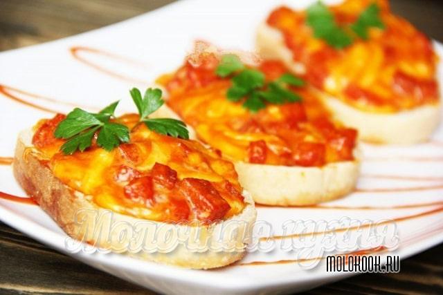 Бутерброды с яйцом и колбасой