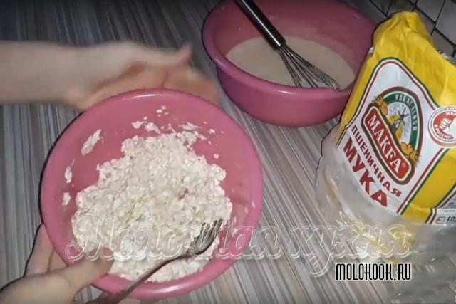 Банан, смешанный с творогом
