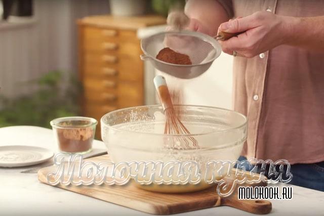 Добавление какао-порошка