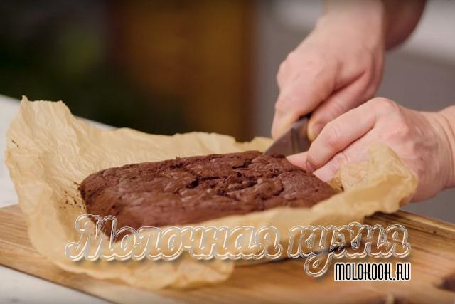 Разрезание готового десерта