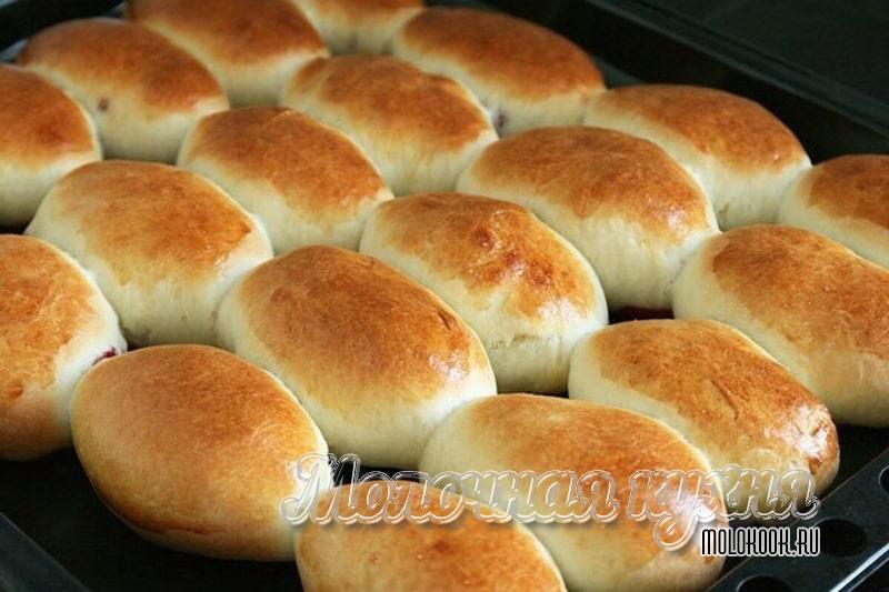 Печеные пирожки с начнкой из варенья