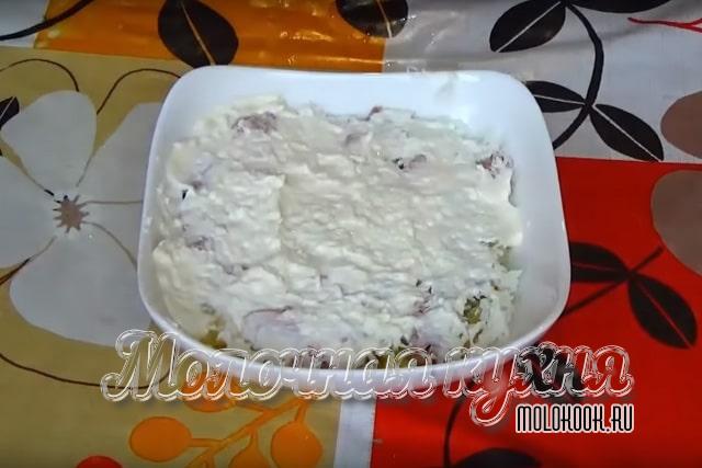 Нанесение майонеза