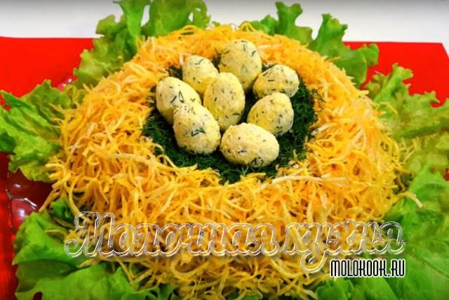 «Гнездо глухаря» со свежим огурцом