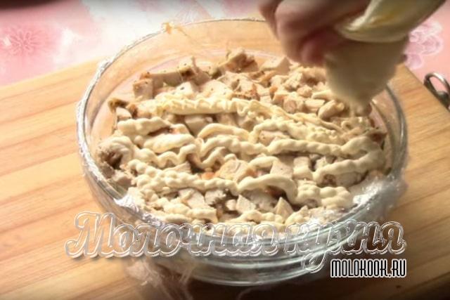 Слой курицы и майонеза
