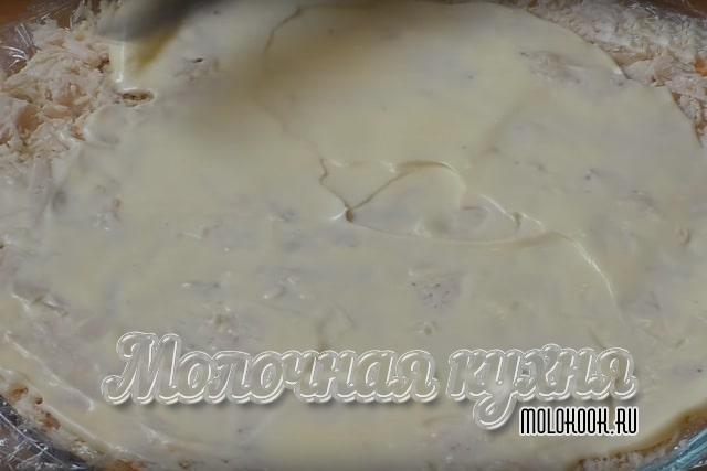 Смазывание мяса соусом