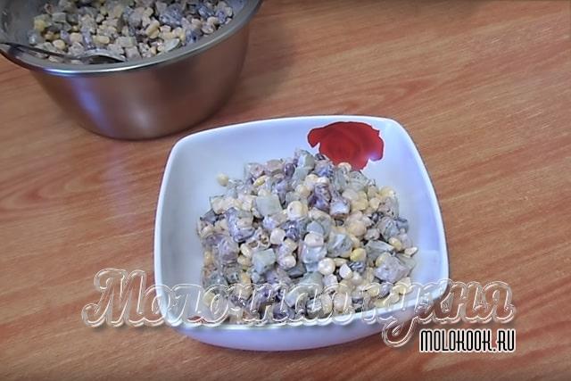С маринованными или солеными огурцами