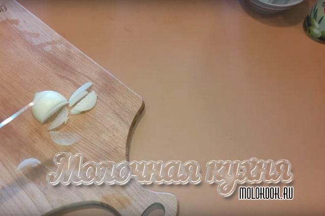 Тонкие луковые полукольца