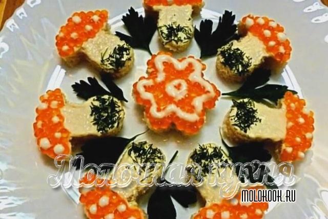 Бутерброды с красной икрой - вкусное и очень простое украшение любого праздничного стола