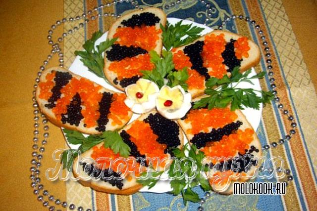 Бутерброды с красной икрой - вкусное и очень простое украшение любого праздничного стола