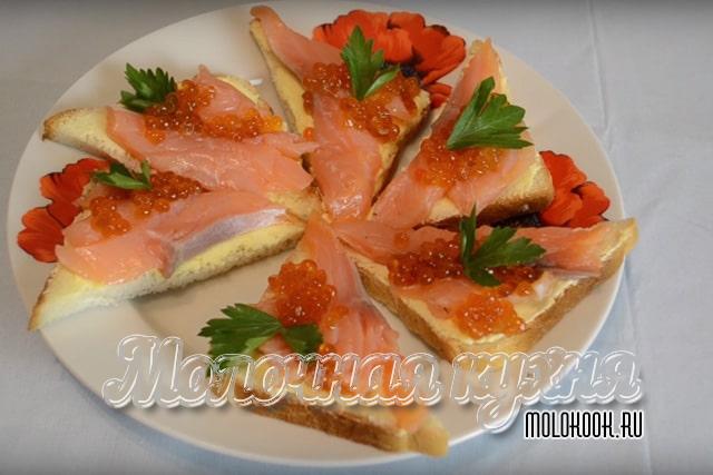 Бутерброды с рыбой и икрой