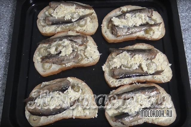 второй слой сырно-чесночной массы