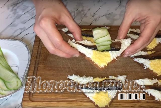 Украшение огурцом