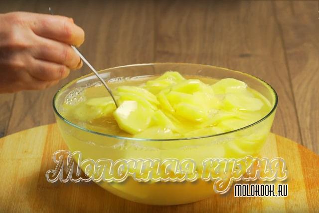 Картофель, залитый водой