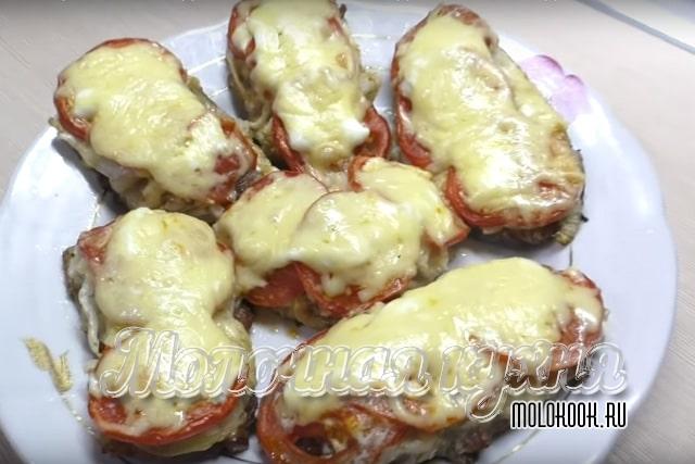 С луком и томатами