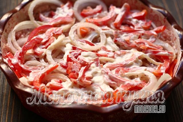 Слой фарша и овощей