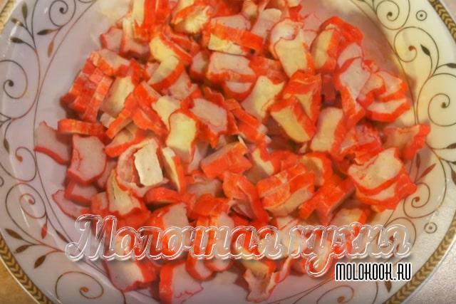Нарезанные крабовые палочки