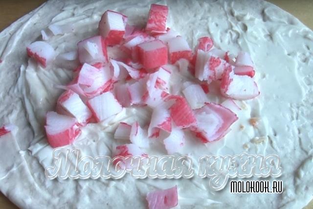 Заготовка, смазанная сыром, с начинкой