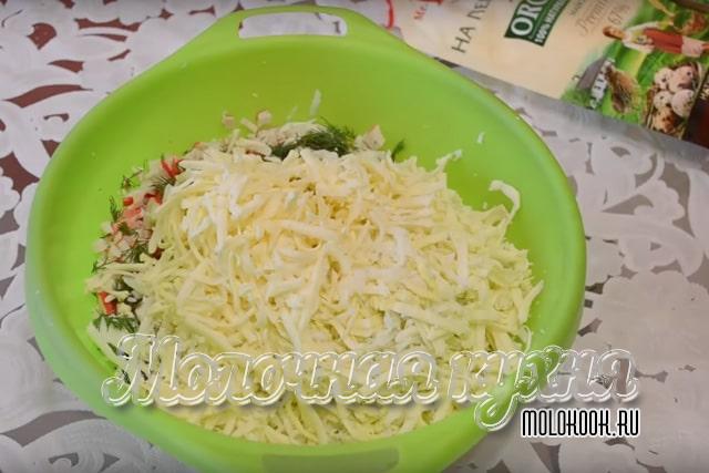 Тертый сырок и яйца