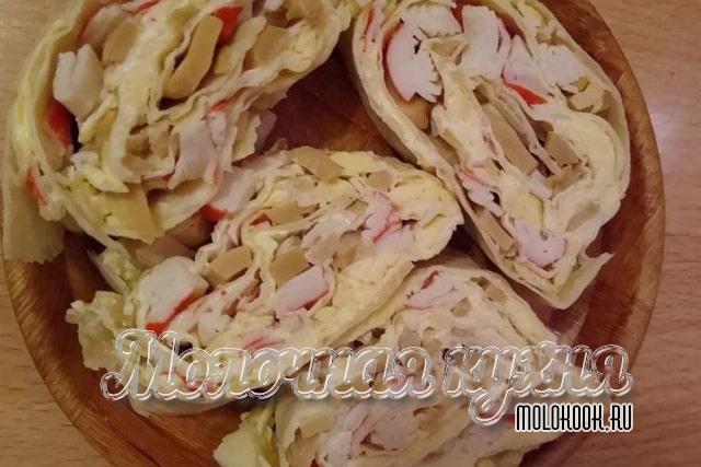 Закуска из лаваша, крабовых палочек и грибов