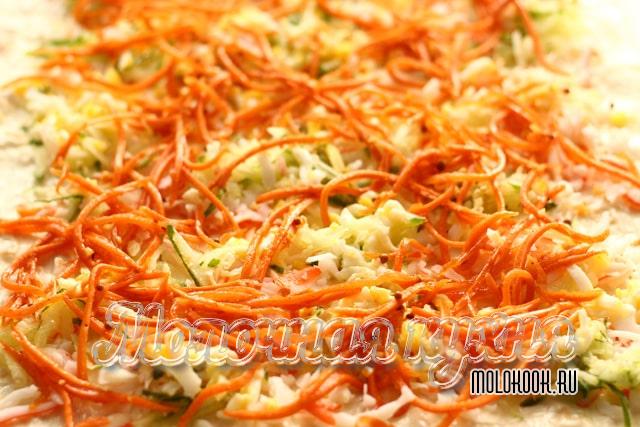 Корейская морковь выложена