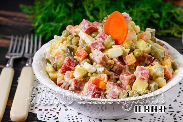Рецепт Оливье с копченой колбасой