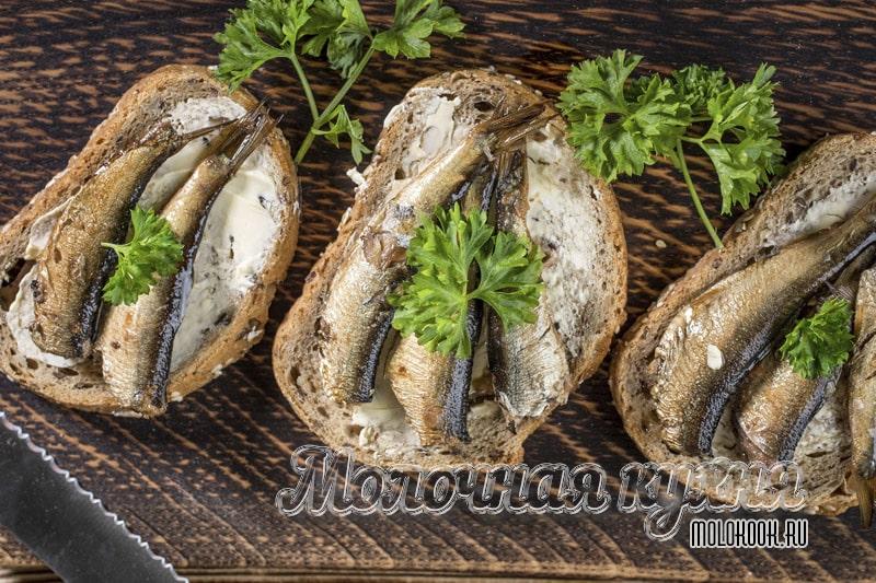 Самые вкусные бутерброды со шпротами