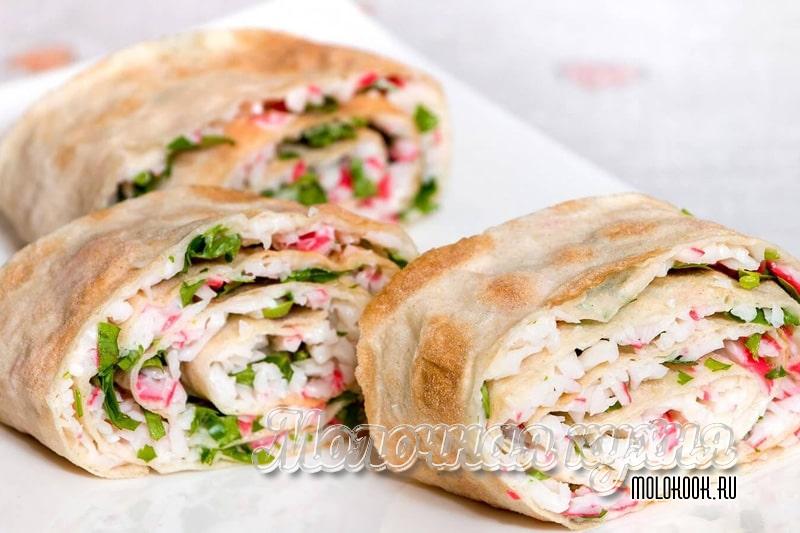 Закусочный лаваш с крабовой начинкой