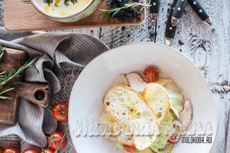 Классический рецепт салата «Цезарь» с курицей