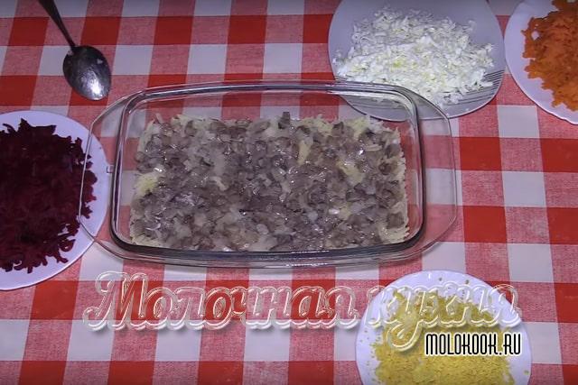 Картофельный и селедочный слои