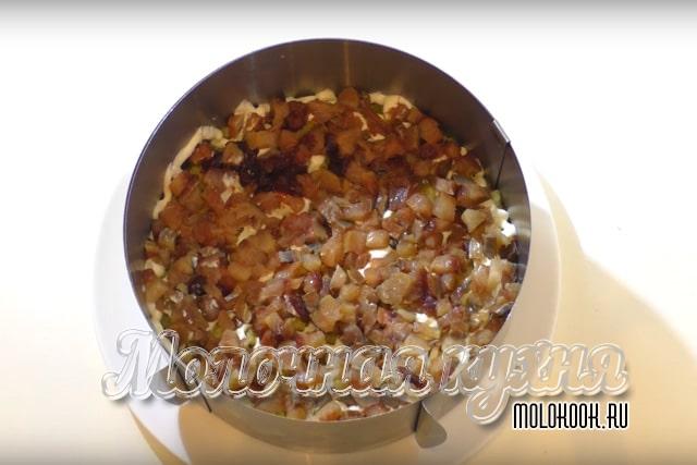 Рыбный слой выложен