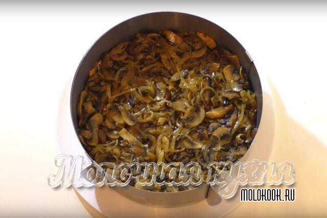 Слой жареных шампиньонов