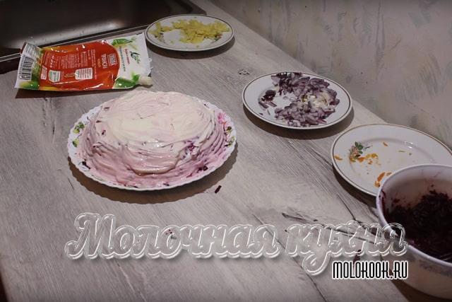 Свекольно-майонезный слой