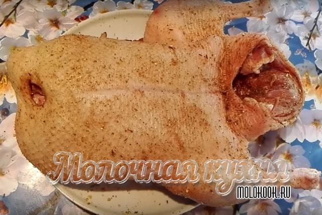 Утка, натертая приправой