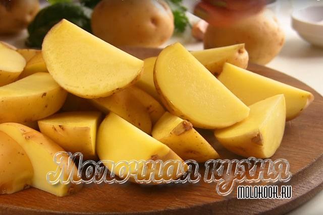 Резаная картошка на дольки