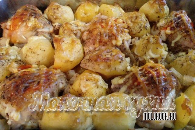 Куриные бедра с майонезом и картофелем